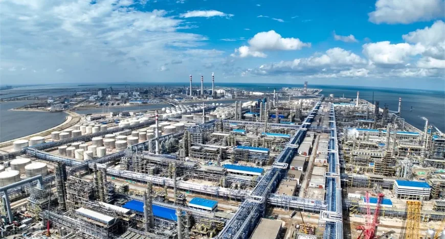 Китай смягчает требования к независимым нефтеперерабатывающим заводам
