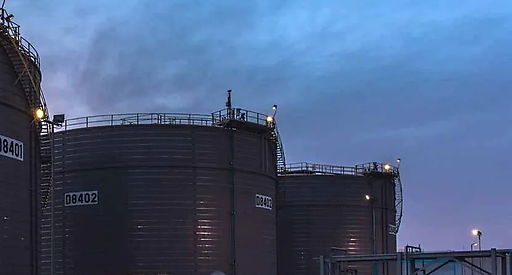 Standard Chartered предупреждает о рисках на рынке нефти