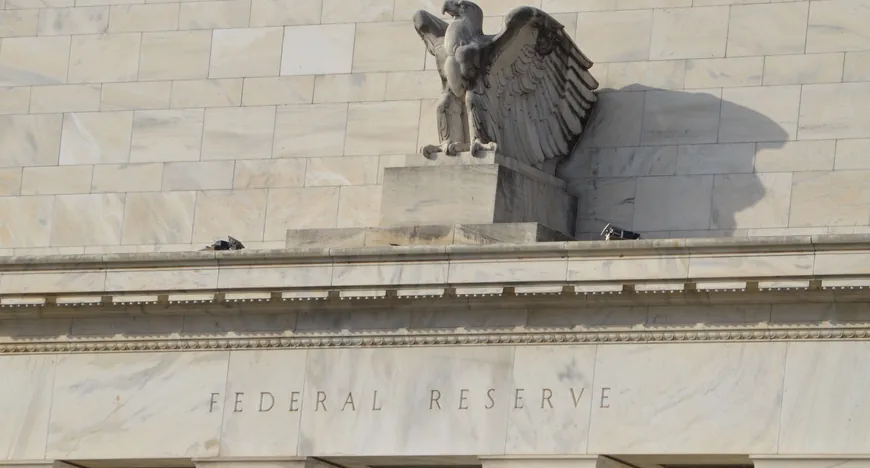Bitcoin преодолевает уровень $64,000 перед решением Fed