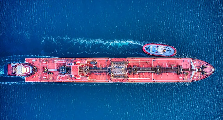 Разлив нефти танкером Shadow Fleet угрожает экосистеме