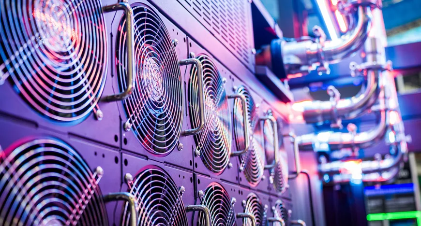 Сложность майнинга Bitcoin упала на 14% от пика
