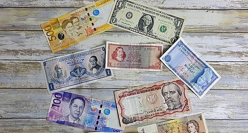 Курс USD/JPY упал на 0.6% из-за ожиданий интервенций