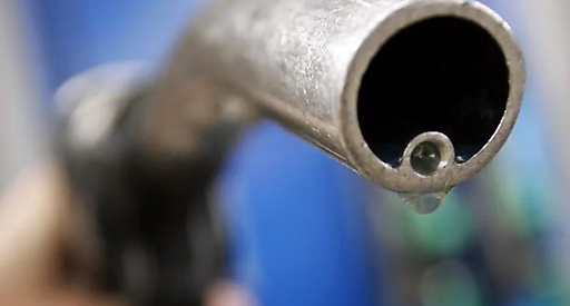 Trump требует снижения цен на бензин и критикует Chevron