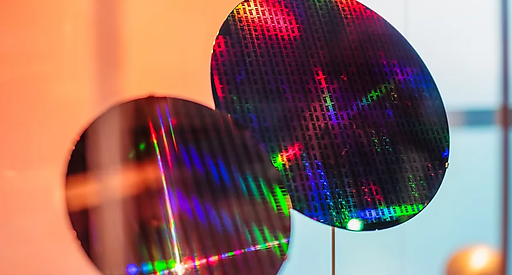 Infineon повышает годовой прогноз благодаря спросу на AI чипы