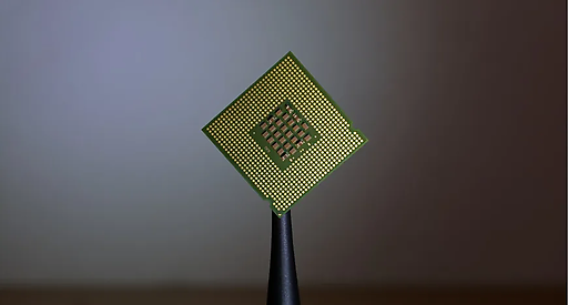 Infineon повышает годовой прогноз благодаря спросу на AI чипы