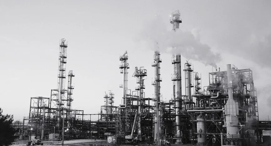 Атака дронов на нефтеперерабатывающий завод Saudi Aramco в Jazan