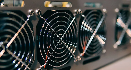 Публичные майнеры продали BTC на $1,78 млрд