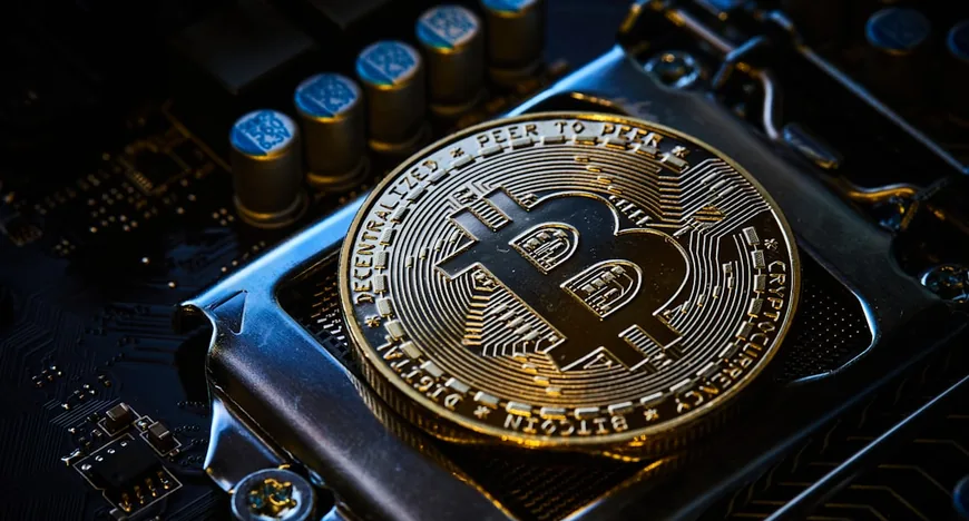 Bitcoin стабілізувався на рівні $77.7k
