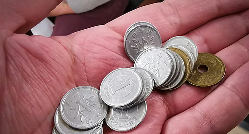 Yen відновлюється через ризики інтервенції та дані Японії