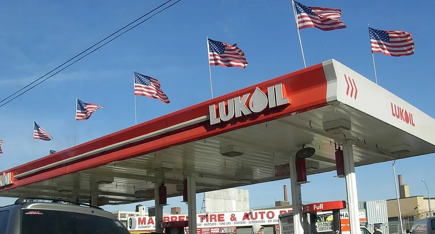 Майже 30 АЗС у США судяться з Lukoil