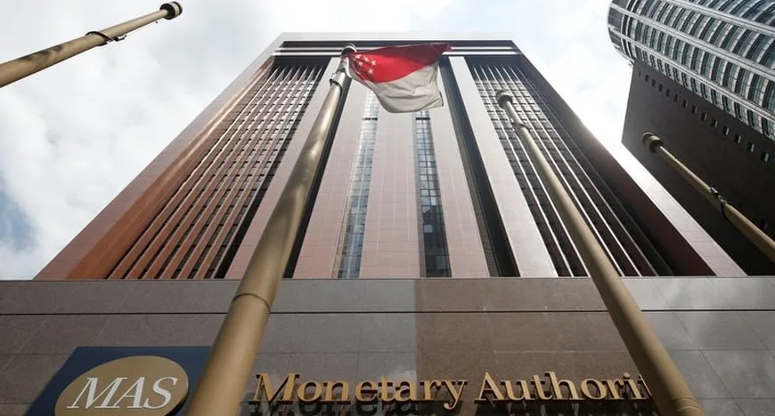 MAS може посилити монетарну політику