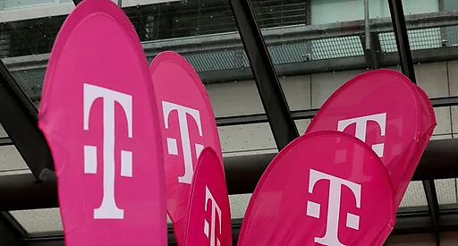 Акції Deutsche Telekom впали на 7% через SpaceX